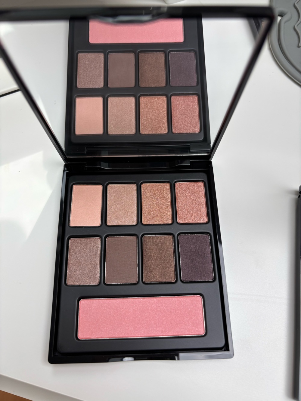 Elizabeth Arden Pink & Brown Eyeshadow Palette with Blush